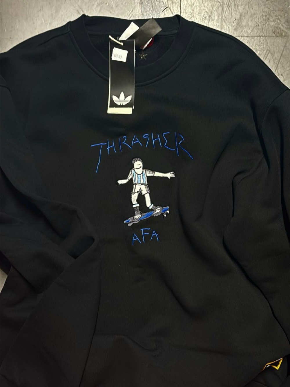 Thrasher x adidas Moletom Argentina Crewneck Black — M, Novo