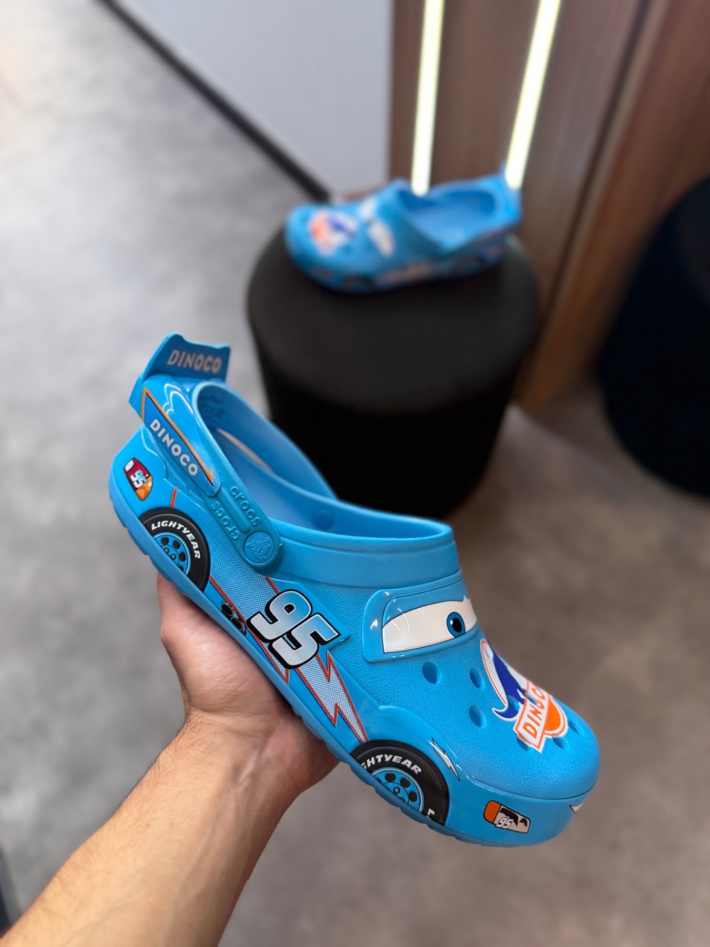 Cars x Crocs Crocband Lightning McQueen Dinoco Blue — 40, Novo