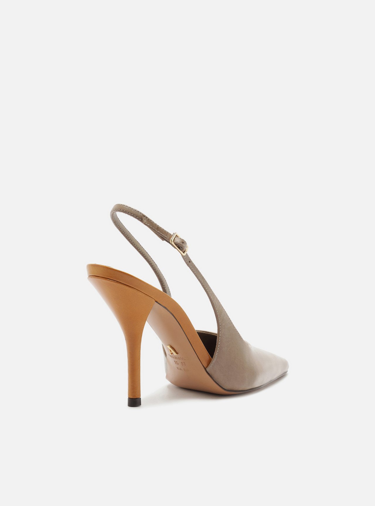 Foto 3 de Scarpin Cinza Couro Salto Fino Slingback