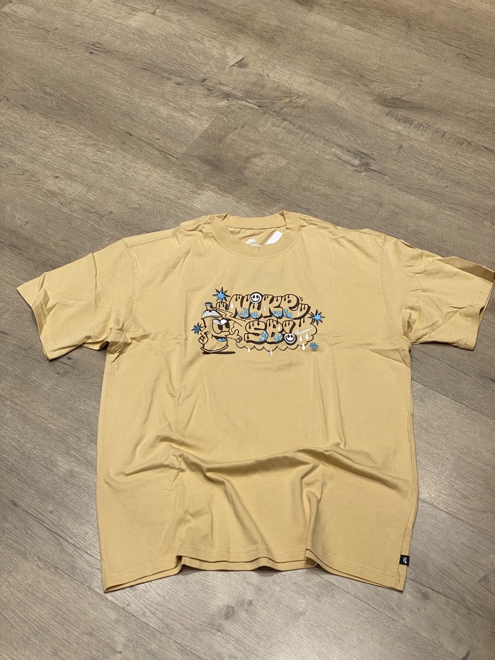 Camiseta Nike SB Max90 Graffiti Sesame — M / G, Novo