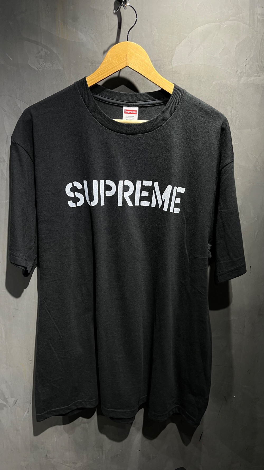 Camiseta Supreme Hard Black SS26-W7 — XG, Novo
