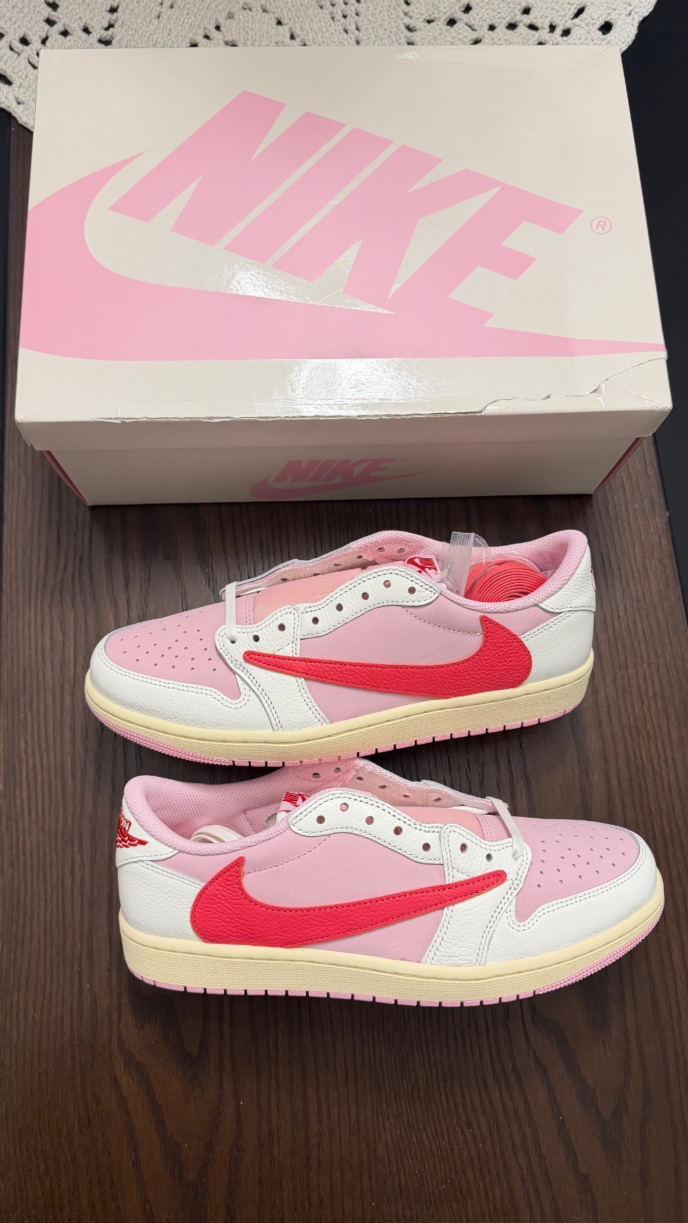 Travis Scott x Air Jordan 1 Low OG SP Sail Tropical Pink — 41, Novo