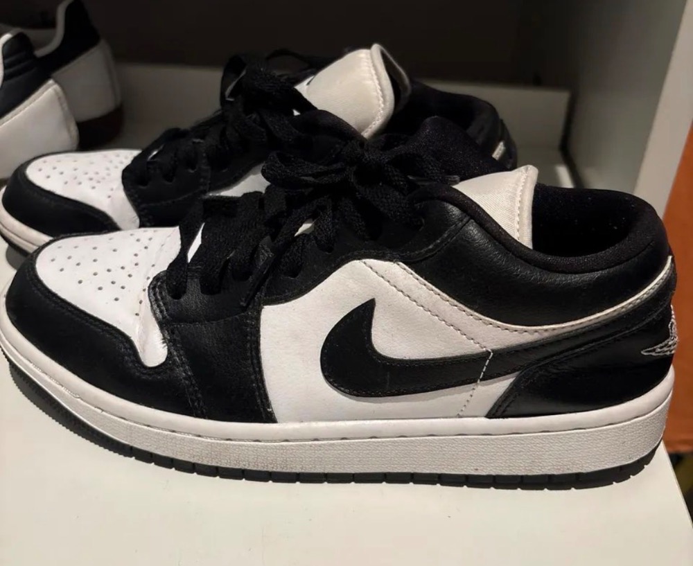 Air Jordan 1 Low Panda (2023) — 38, Usado