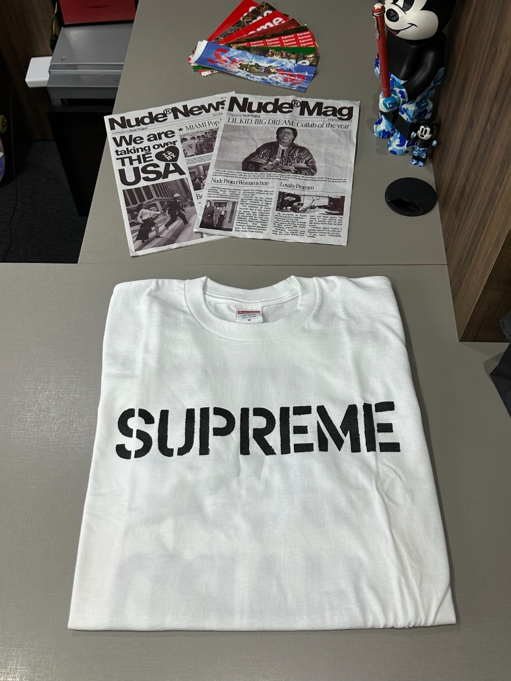 Camiseta Supreme Hard White SS26-W7 — G, Novo