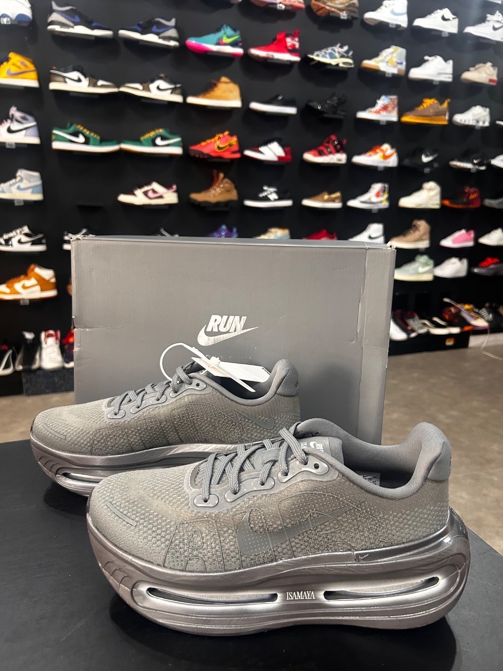 Isamaya Ffrench x Nike Vomero Premium Smoke Grey Light Smoke Grey — 40, Novo
