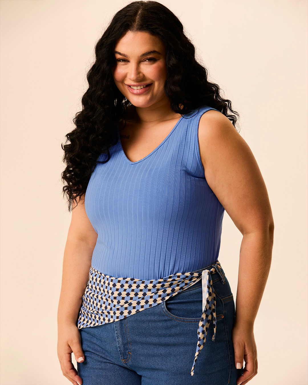 Regata Básica Feminina Plus Size Decote V Em Canelado De Viscose — Azul - G5