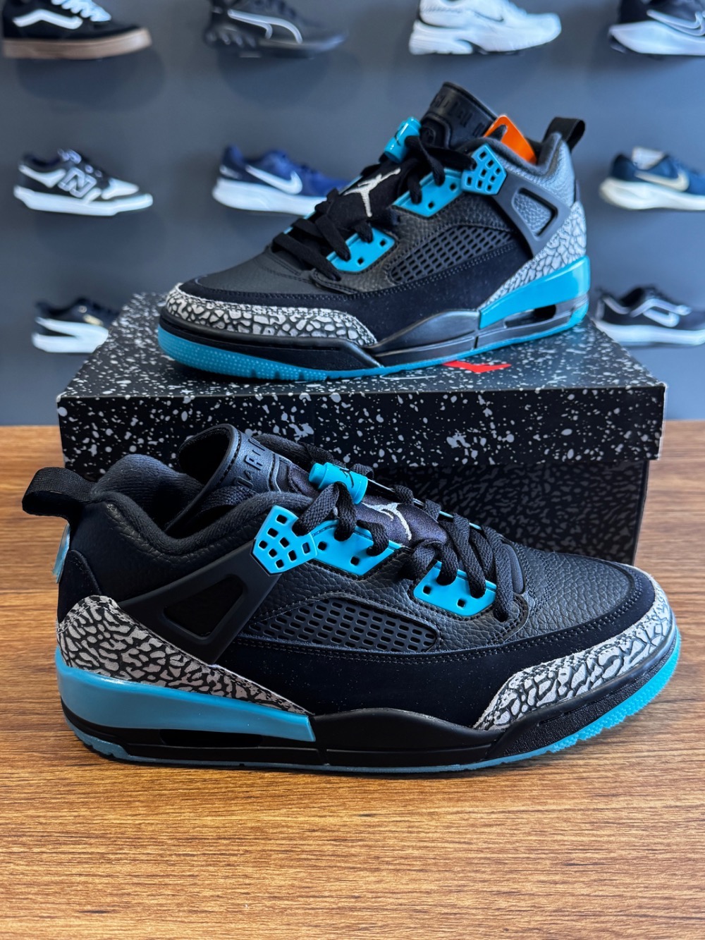 Air Jordan Spizike Low Black Gamma Blue — 40, Novo