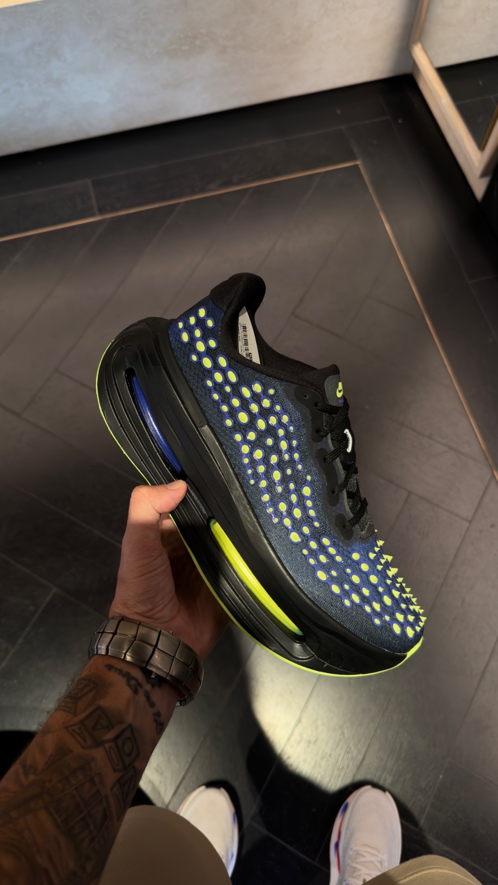 Nike Vomero Premium Rush Violet Volt Glow — 40 / 43 / 44, Novo