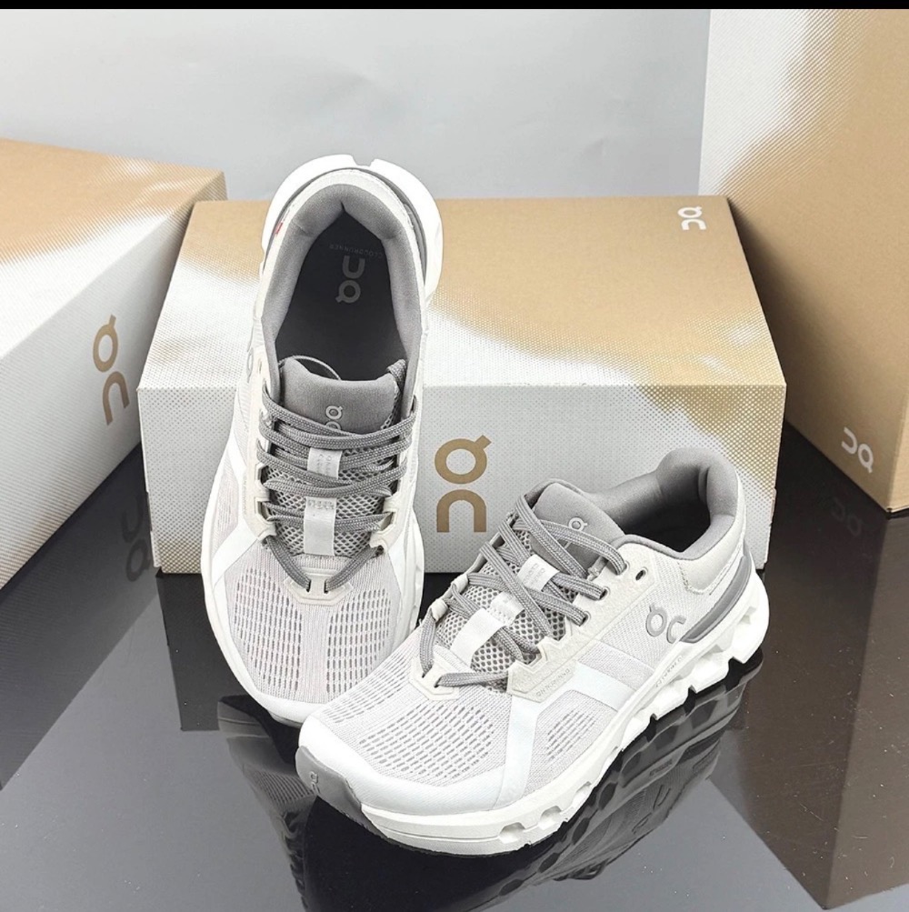 On Running Cloudrunner 2 Frost White — 38, Novo