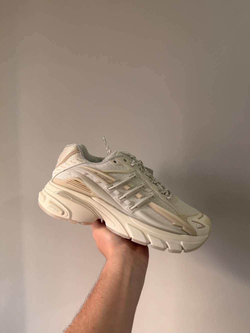 Pharrell Williams x adidas Adistar Jellyfish Chalk White — 44, Novo