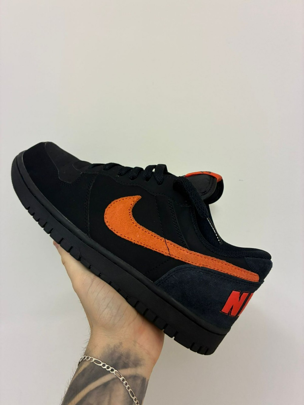 Nike Big Low Lux Black Picant Red Noir Rouge Picant — 40, Usado