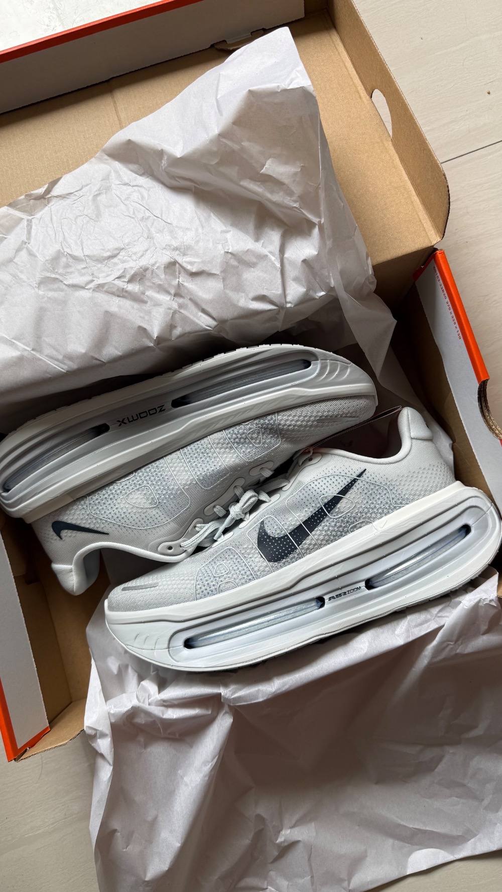 Nike Vomero Premium Off-White Grey Fog Dark Obsidian — 41, Novo
