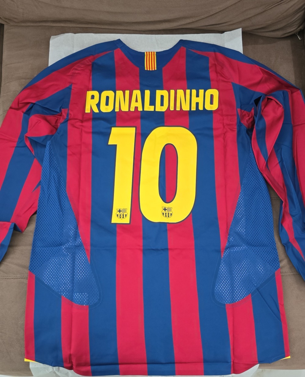 Camisa Nike FC Barcelona Re-Issue 2005/06 Ronaldinho #10 Home Jersey — G, Novo