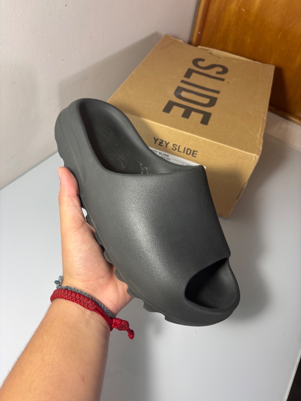 Yeezy Slide Onyx — 39 / 39.5 / 40, Usado