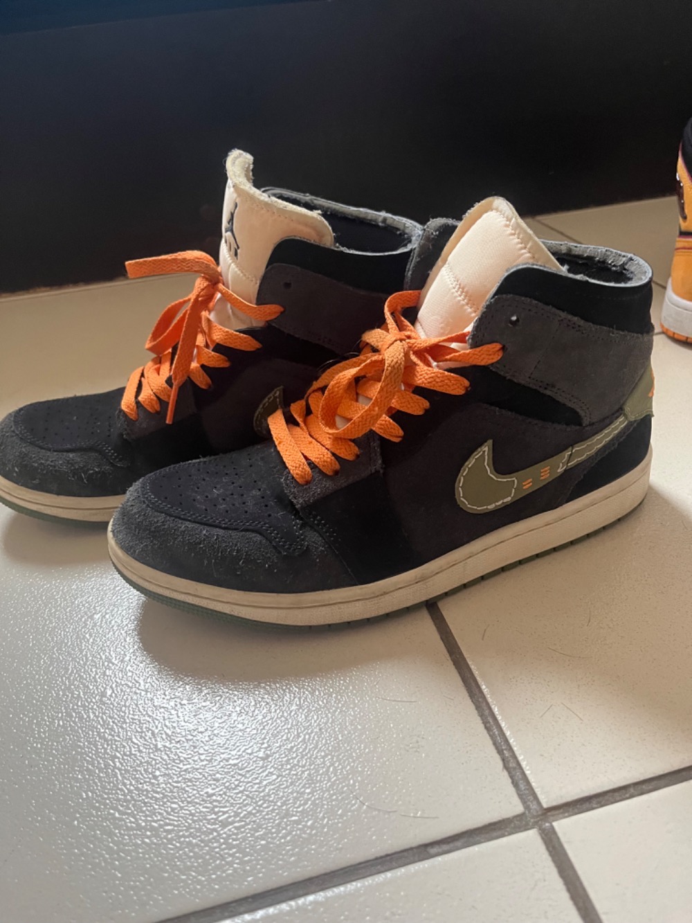 Air Jordan 1 Mid SE Craft Anthracite Light Olive — 39, Usado