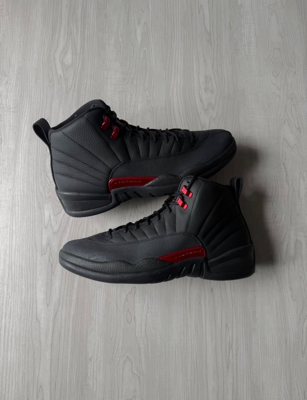 Air Jordan 12 Retro Bloodline Black — 42, Novo
