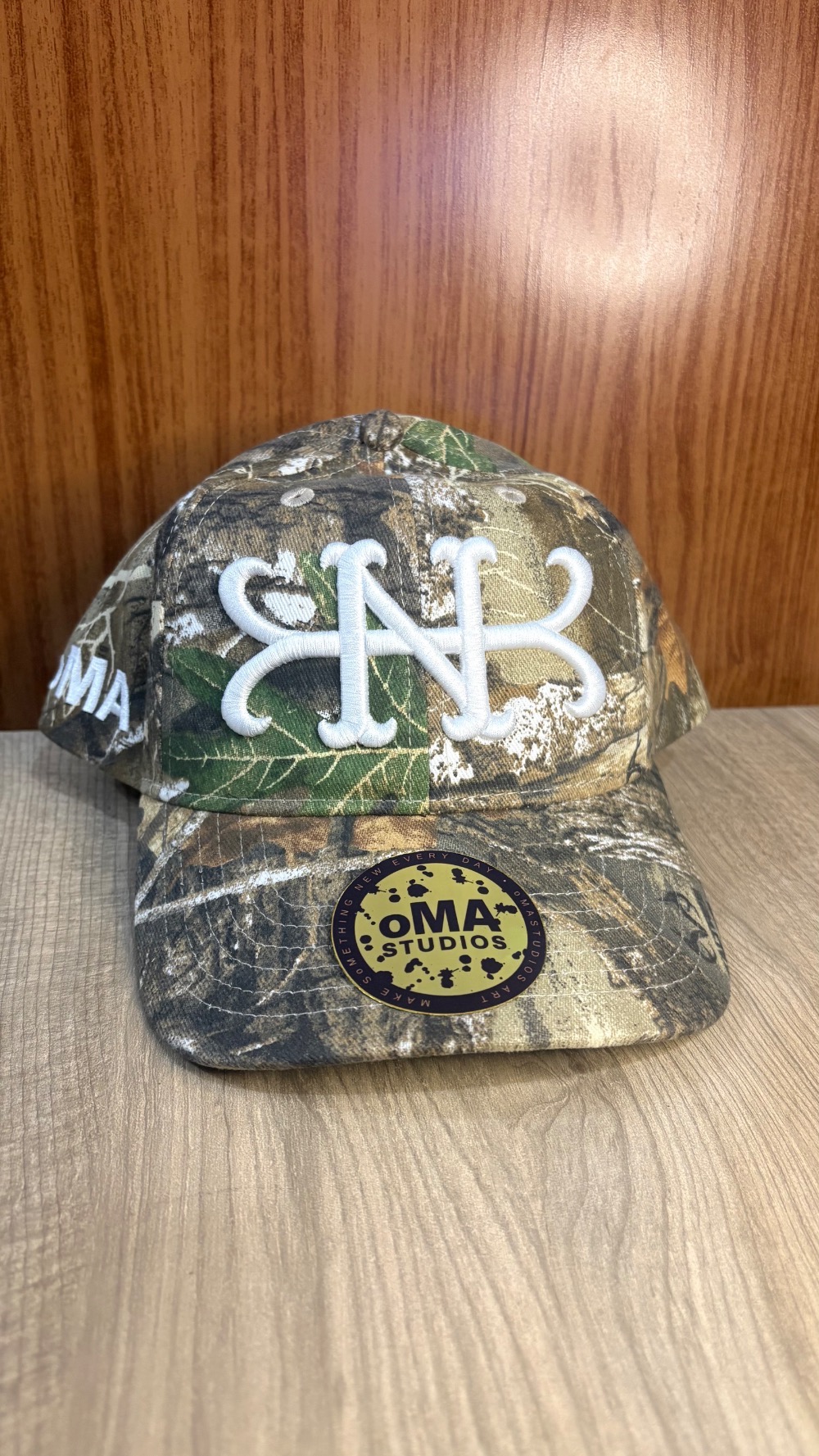 Boné oMA Studios NY Queens Realtree Camo — Único, Novo