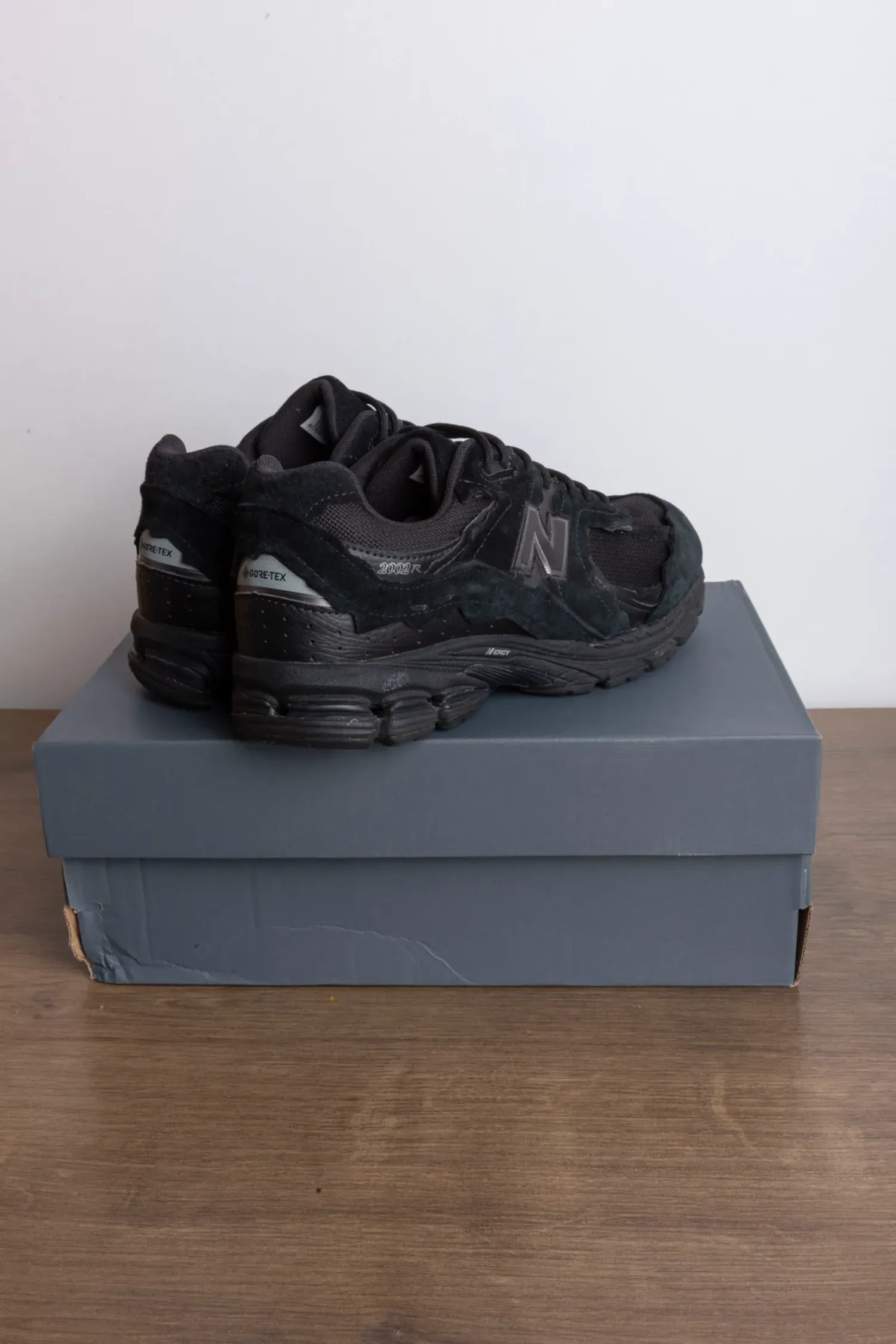 Foto 2 de New Balance 2002R Protection Pack Black — 42, Usado