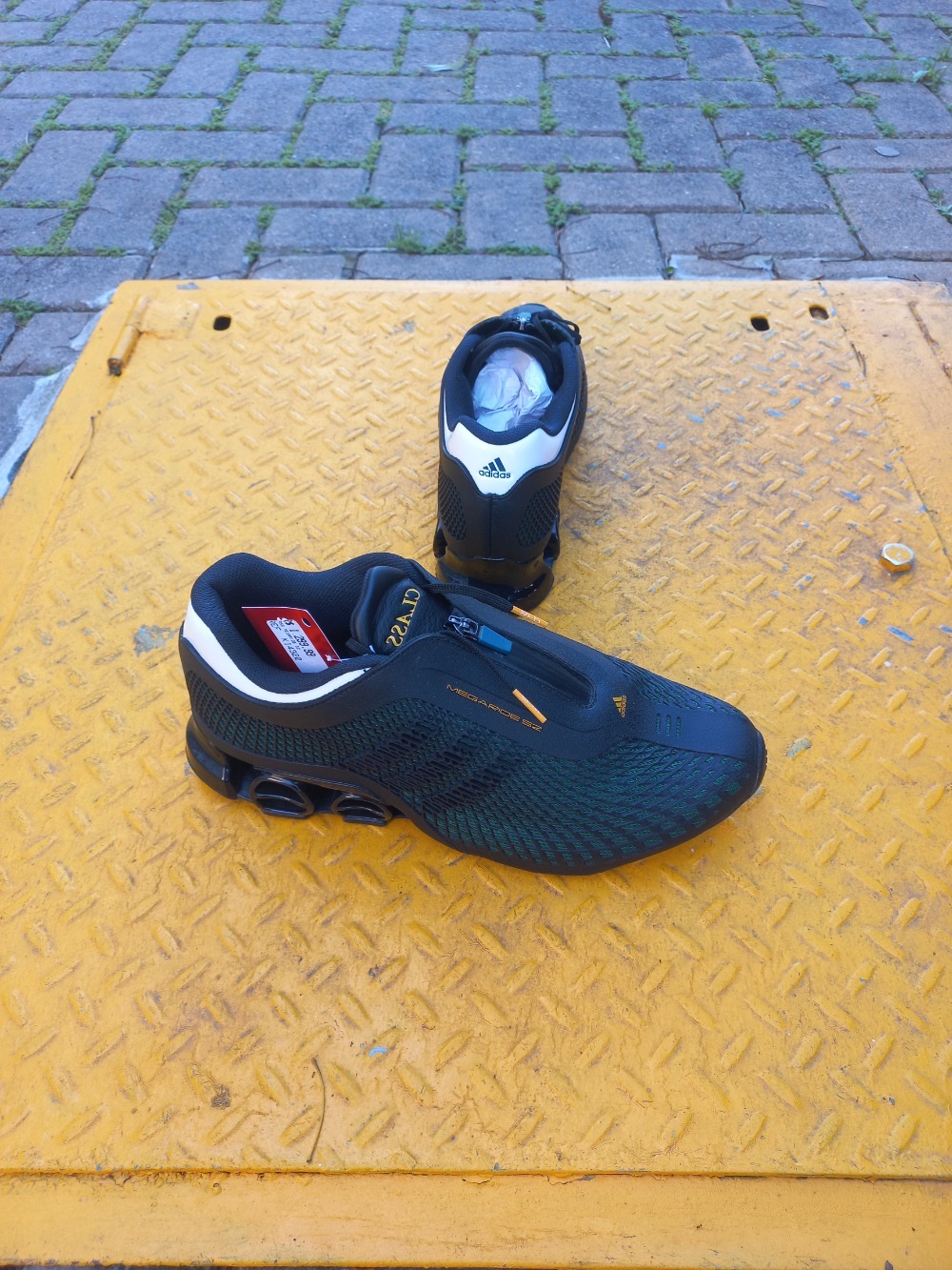 Class x adidas Megaride S2 Core Black Amazon Green — 40, Novo