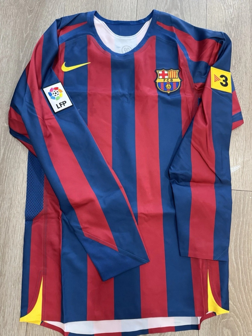 Camisa Nike FC Barcelona Re-Issue 2005/06 Ronaldinho #10 Home Jersey — XG, Novo