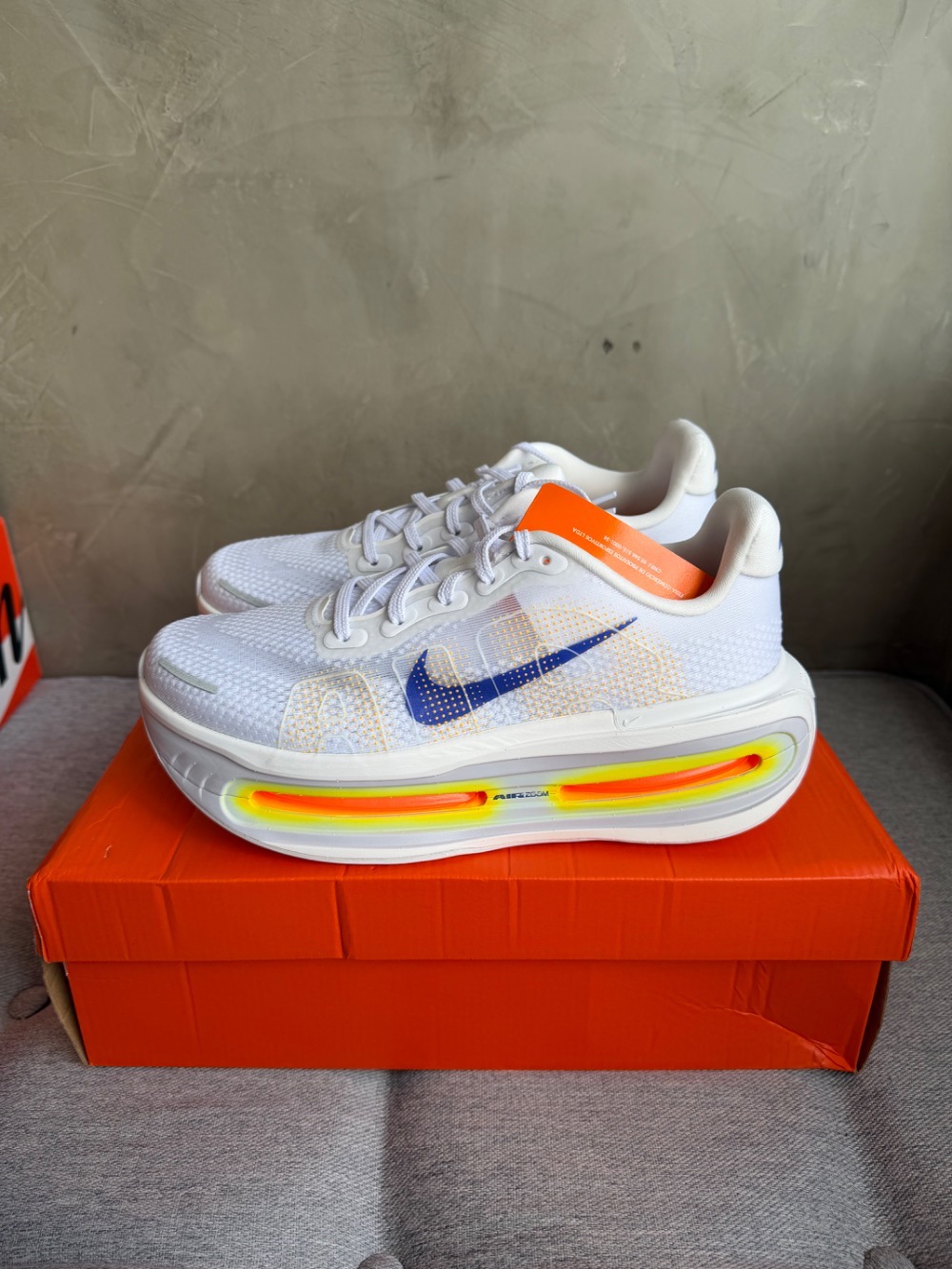 Nike Vomero Premium White Lapis Total Orange — 37, Novo