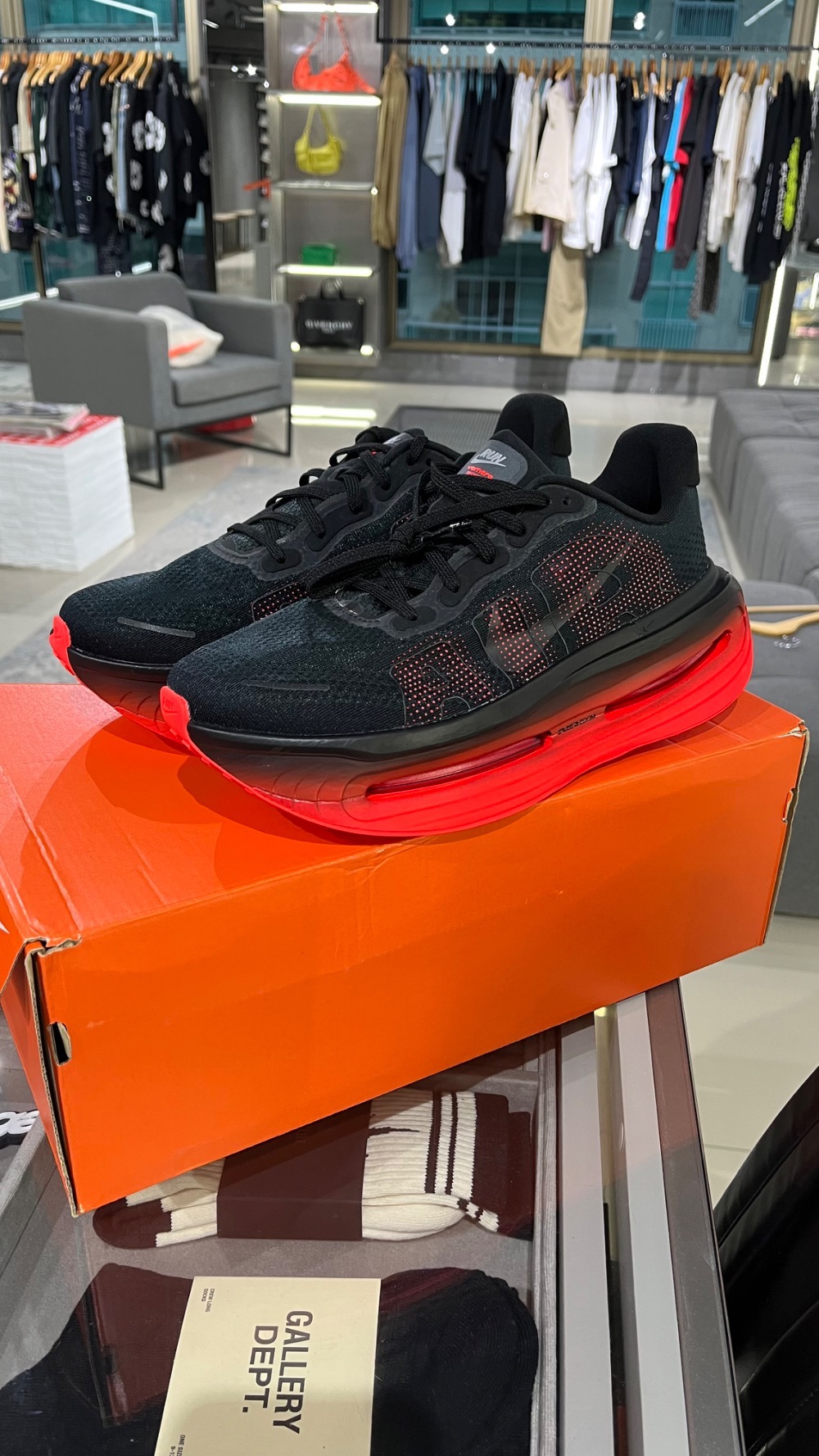 Nike Vomero Premium Black Bright Crimson — 40 / 42 / 43, Novo