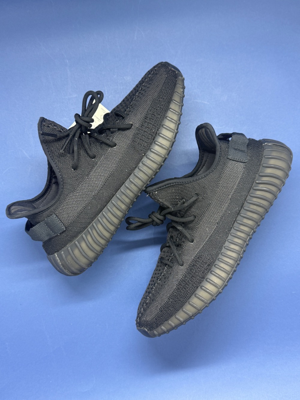 Yeezy 350 V2 Onyx (2023) — 41, Usado