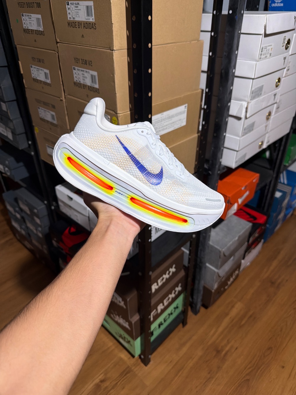 Nike Vomero Premium White Lapis Total Orange — 39, Novo