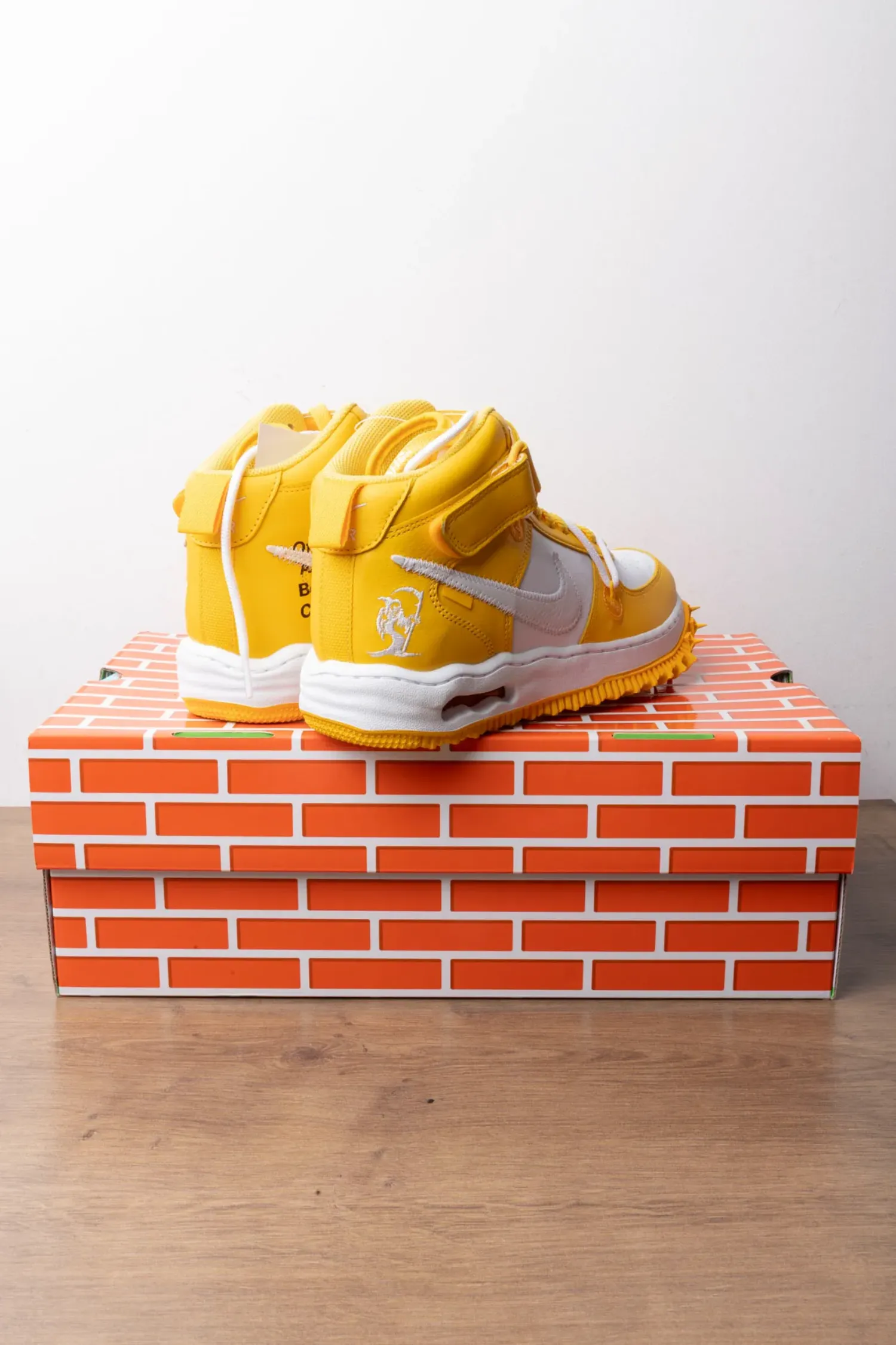 Foto 2 de Off-White x Nike Air Force 1 Mid Varsity Maize — 39.5, Novo