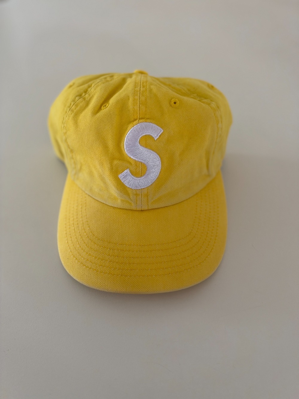 Boné Supreme Washed Canvas S Logo 6-Panel Yellow FW26-W3 — Único, Novo