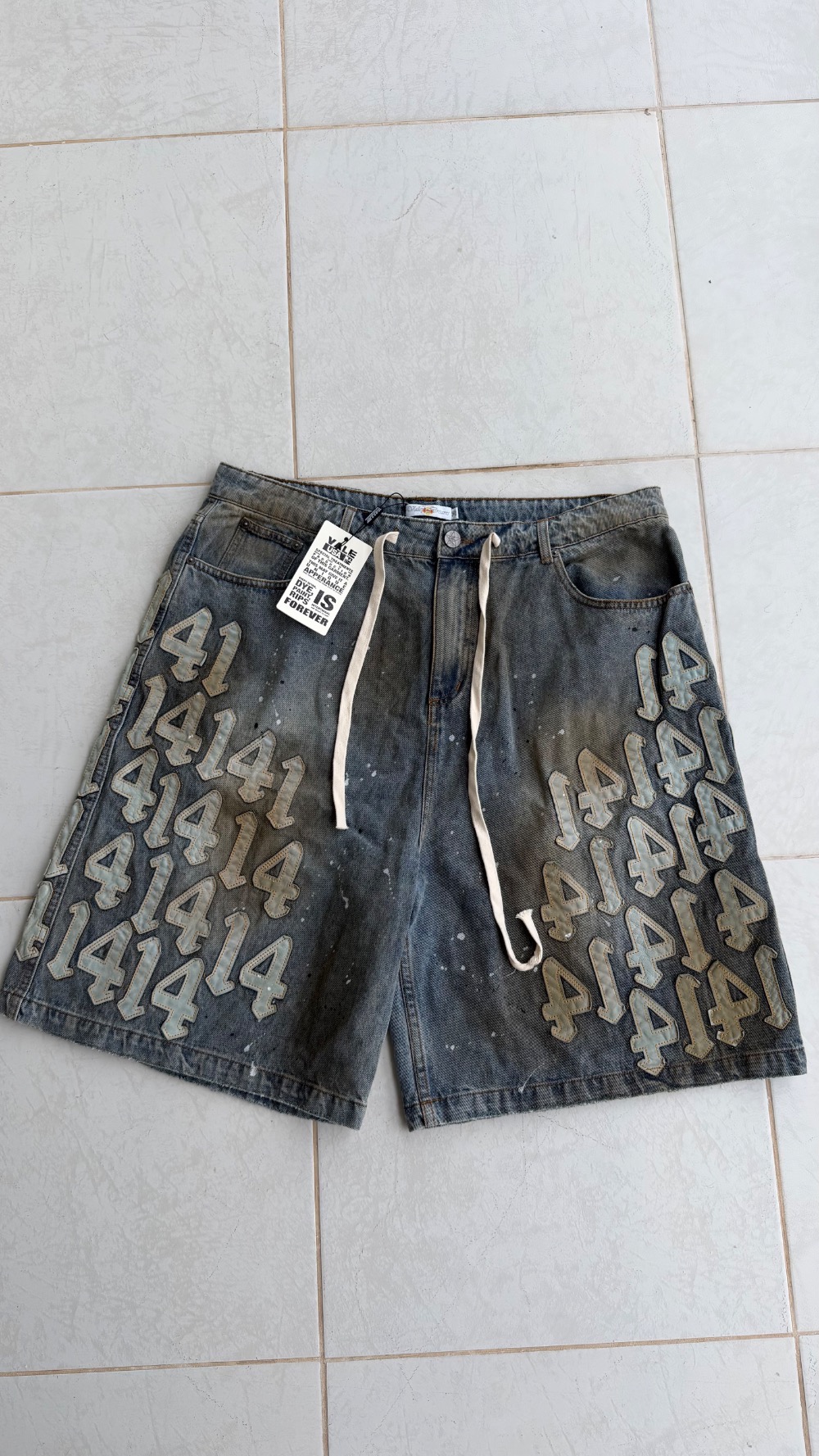 Jorts Vale Lives Forever Charm White — 46, Novo