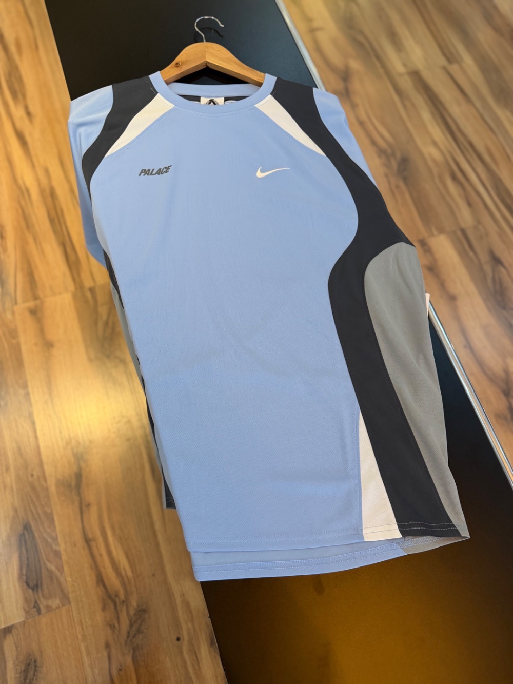 Palace x Nike Camiseta Jersey Sky Blue — G, Novo
