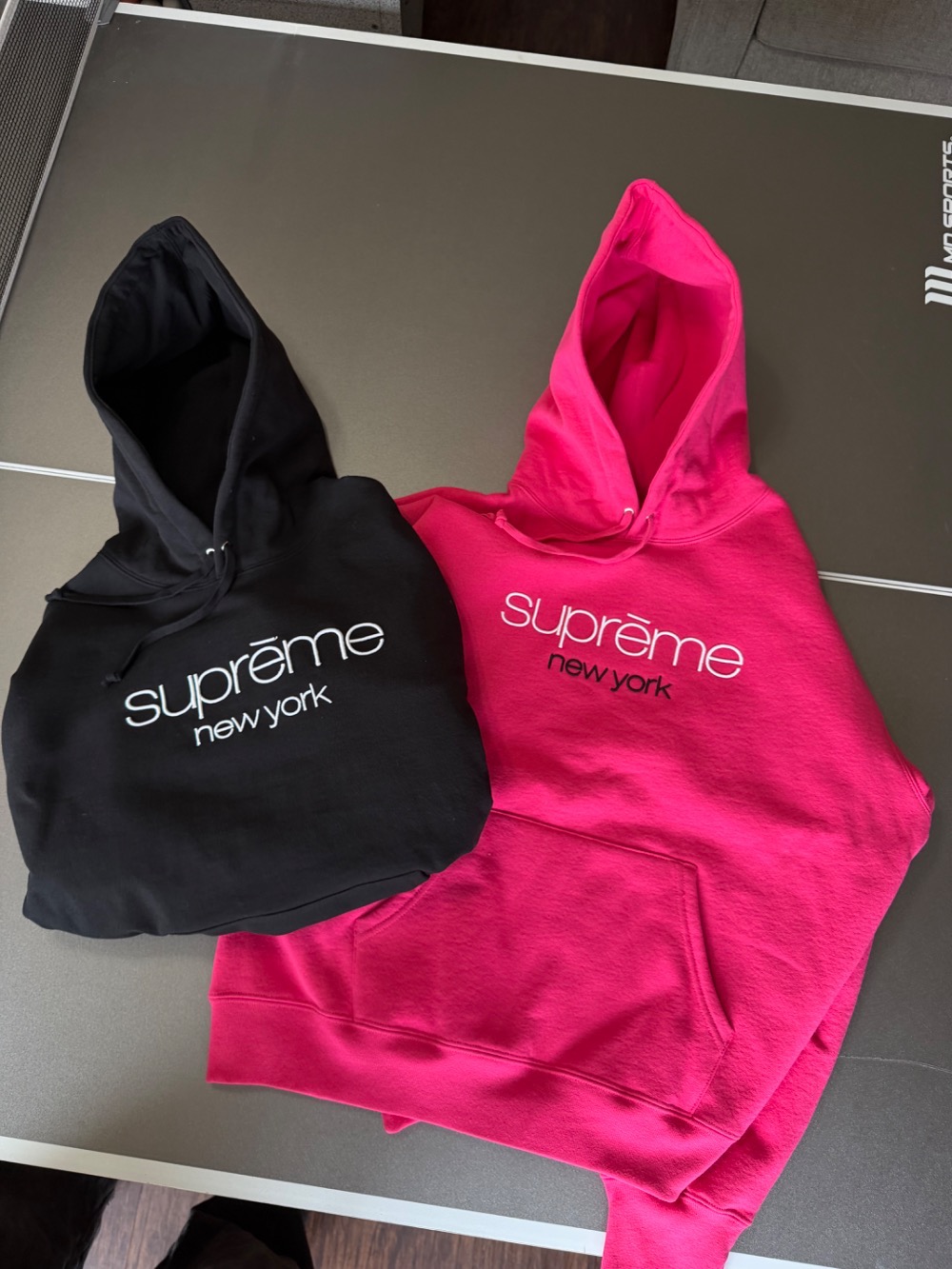 Moletom Supreme Classic Logo Hooded Bright Fuchsia SS26-W3 — G, Novo