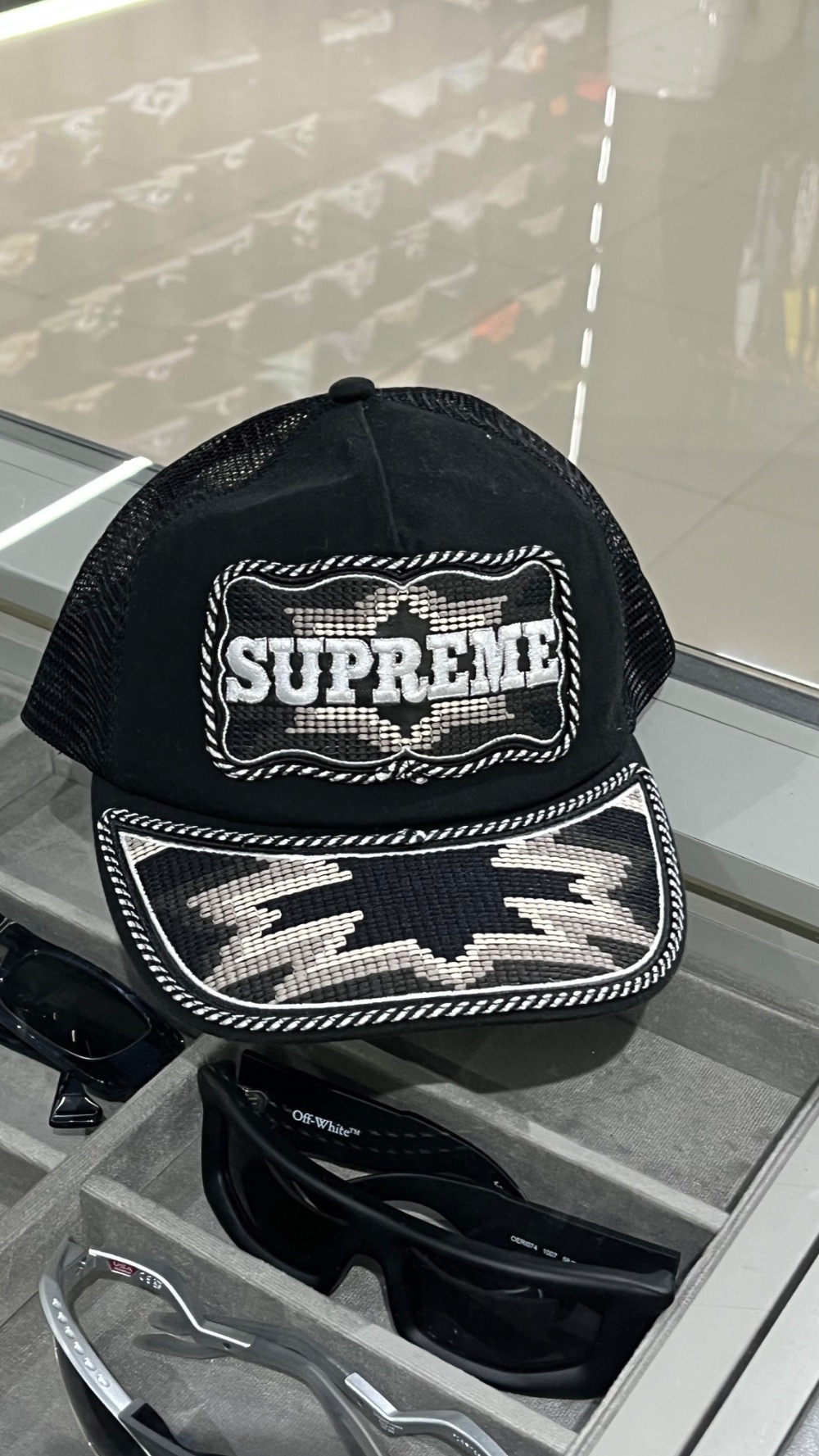 Boné Supreme Western Embroidered Mesh Back 5-Panel Black SS26-W12 — Único, Novo