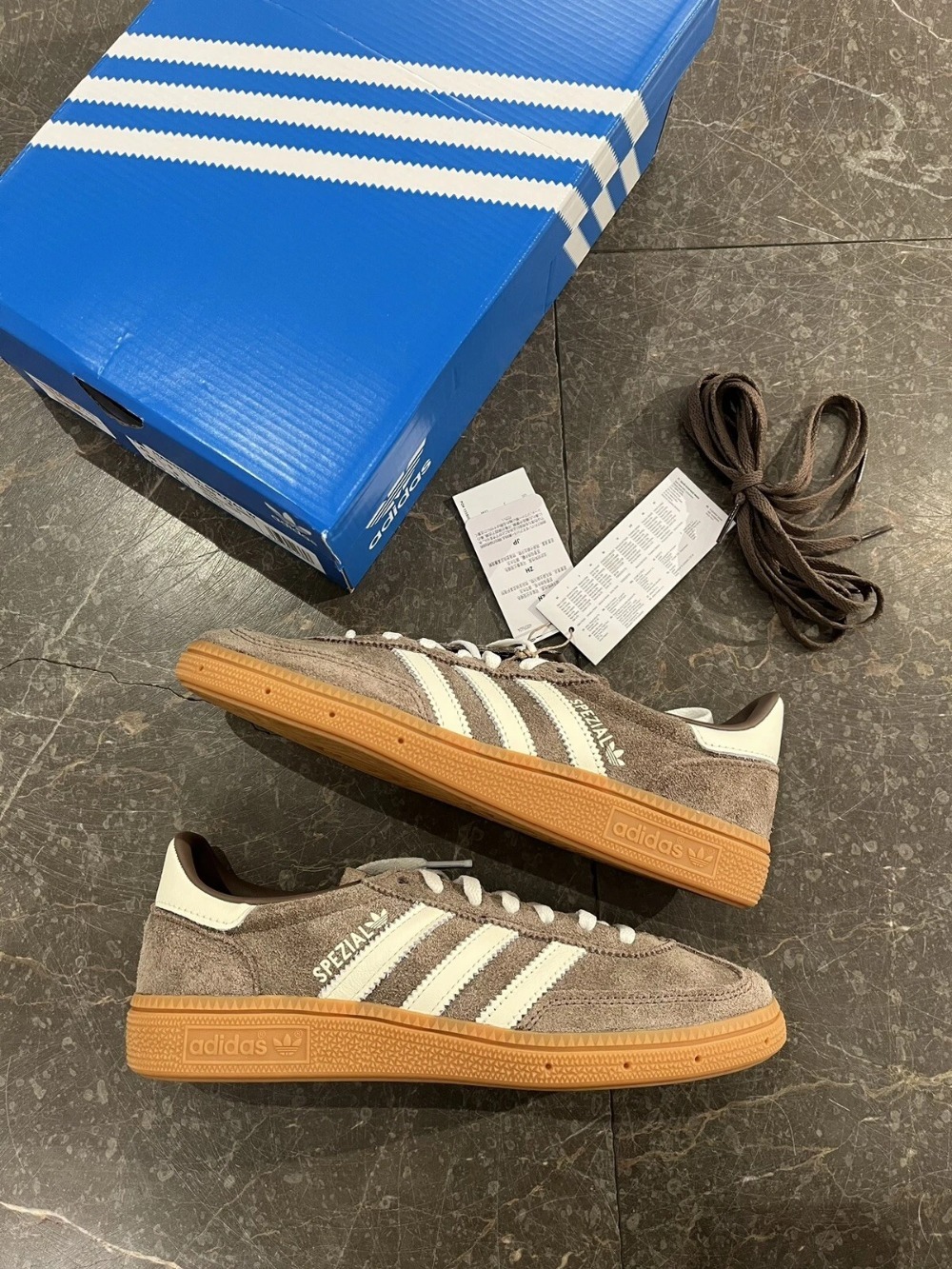 adidas Handball Spezial Earth Strata Off White Gum — 34 / 35 / 36 / 37 / 38 / 39, Novo