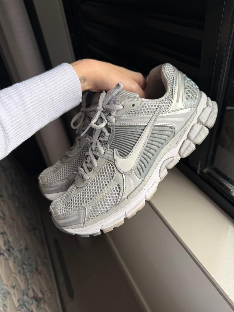 Foto 2 de Nike Zoom Vomero 5 Cool Grey — 39, Usado