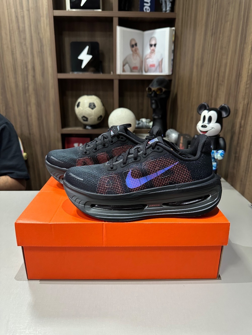 Nike Vomero Premium Black Sapphire — 37, Novo