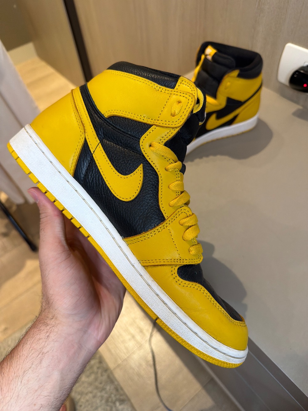 Air Jordan 1 High Pollen — 42.5, Usado