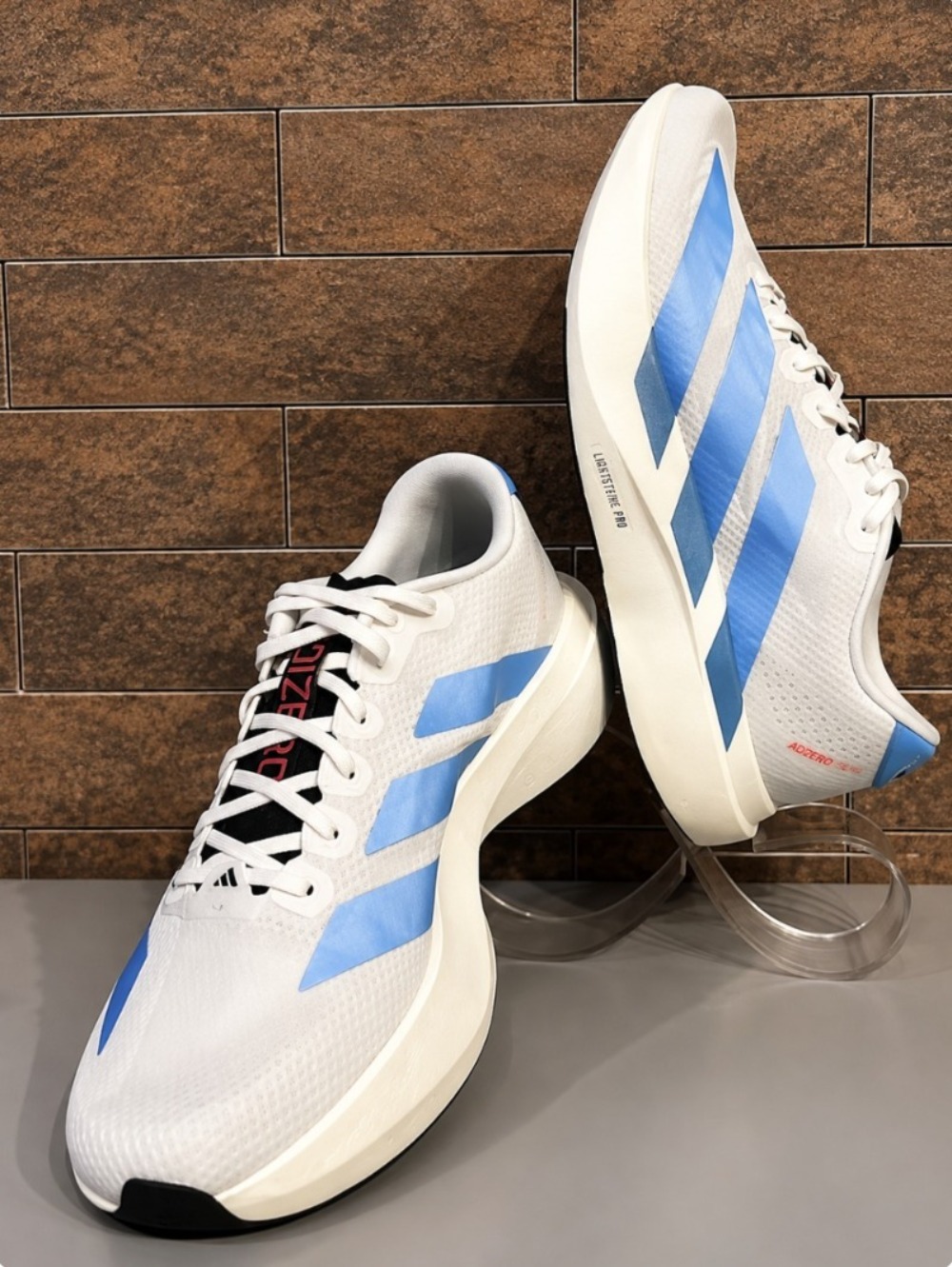 adidas Adizero EVO SL Off White Light Blue Bright Red — 37 / 38 / 39 / 40 / 41 / 42 / 43 / 44 / 45, Novo