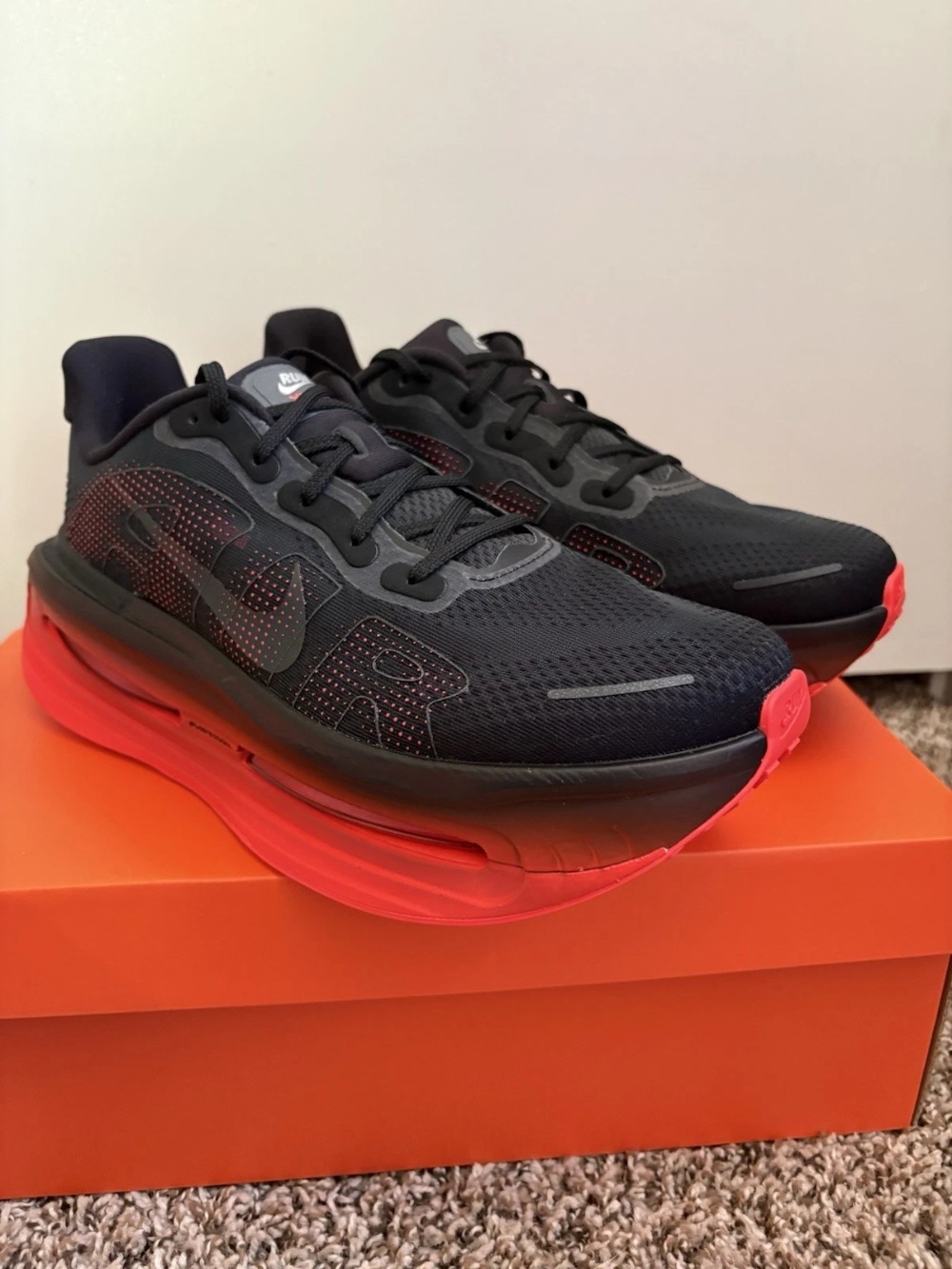 Nike Vomero Premium Black Bright Crimson — 44, Novo