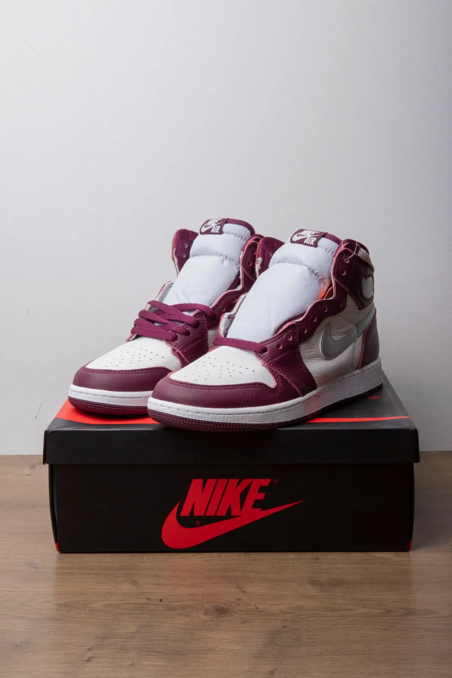Air Jordan 1 High OG GS Bordeaux — 38, Novo