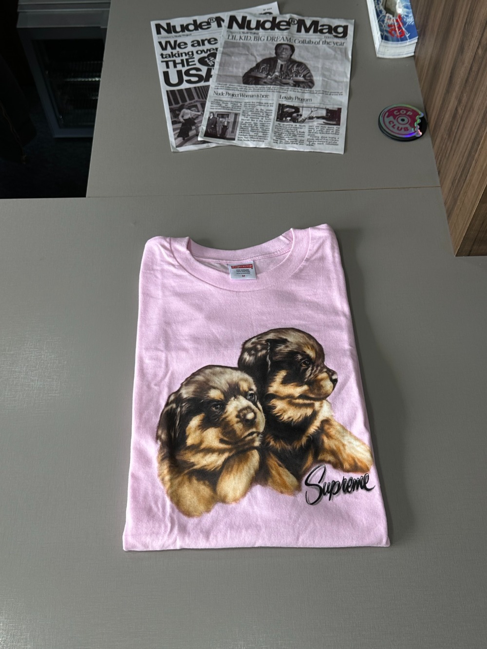 Camiseta Supreme Puppies Light Pink FW26-W1 — M, Novo
