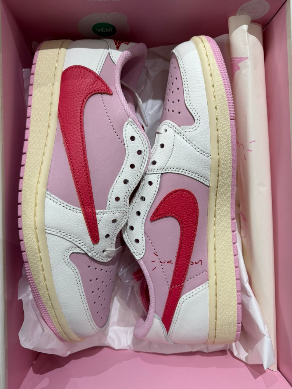 Travis Scott x Air Jordan 1 Low OG SP Sail Tropical Pink — 43, Novo