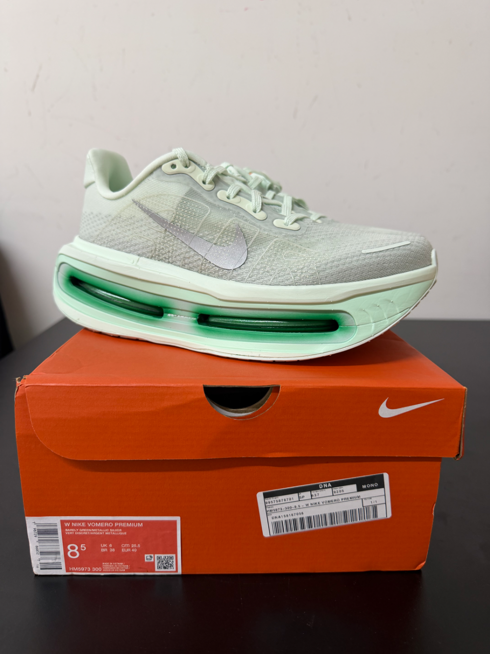 Nike Vomero Premium Barely Green Feminino — 38, Novo