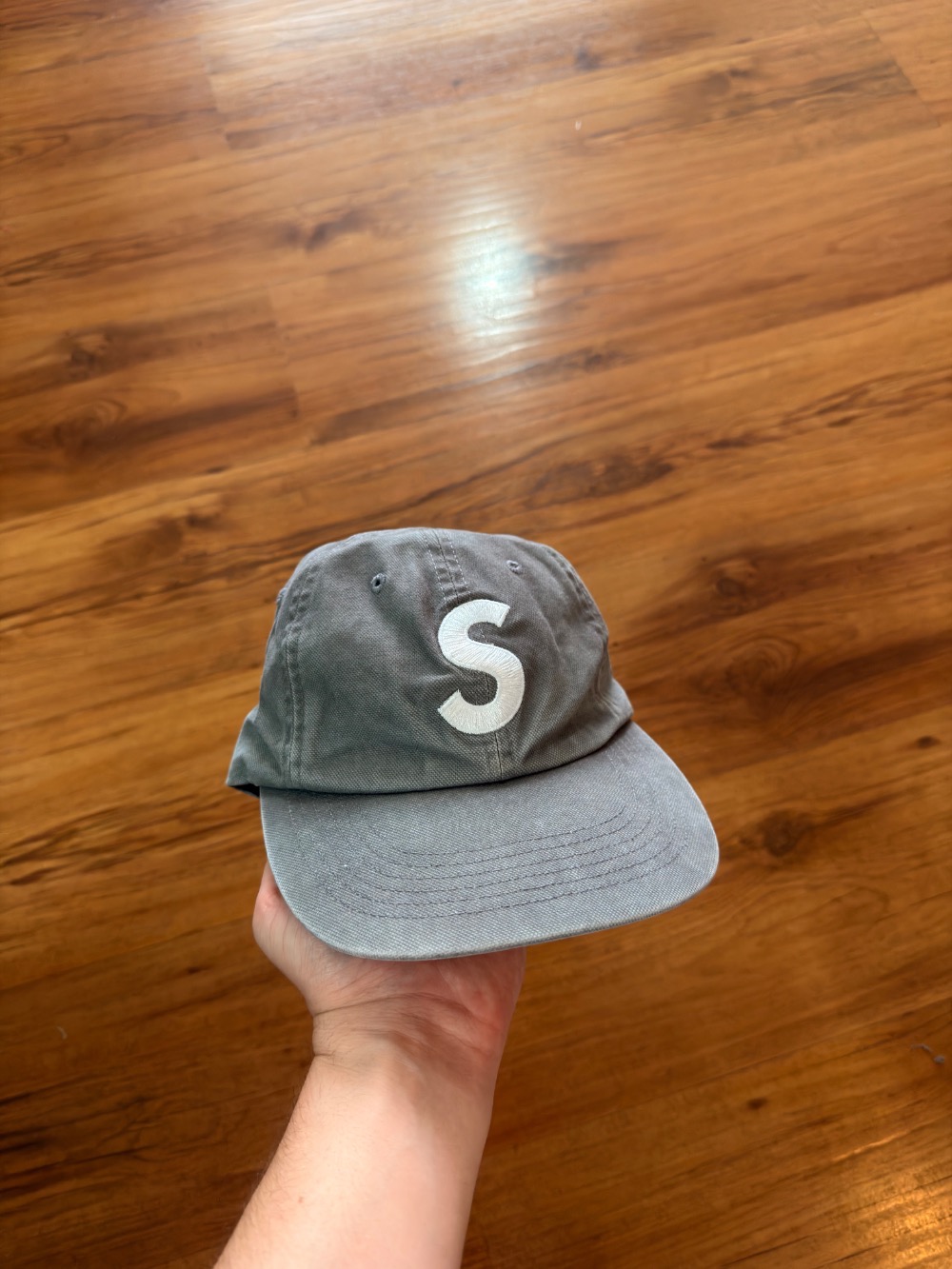 Boné Supreme Washed Canvas S Logo 6-Panel Grey FW26-W3 — Único, Novo