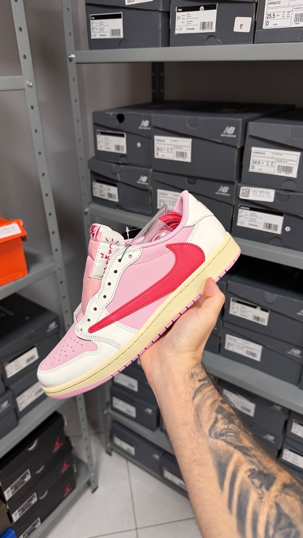 Travis Scott x Air Jordan 1 Low OG SP Sail Tropical Pink — 39, Novo