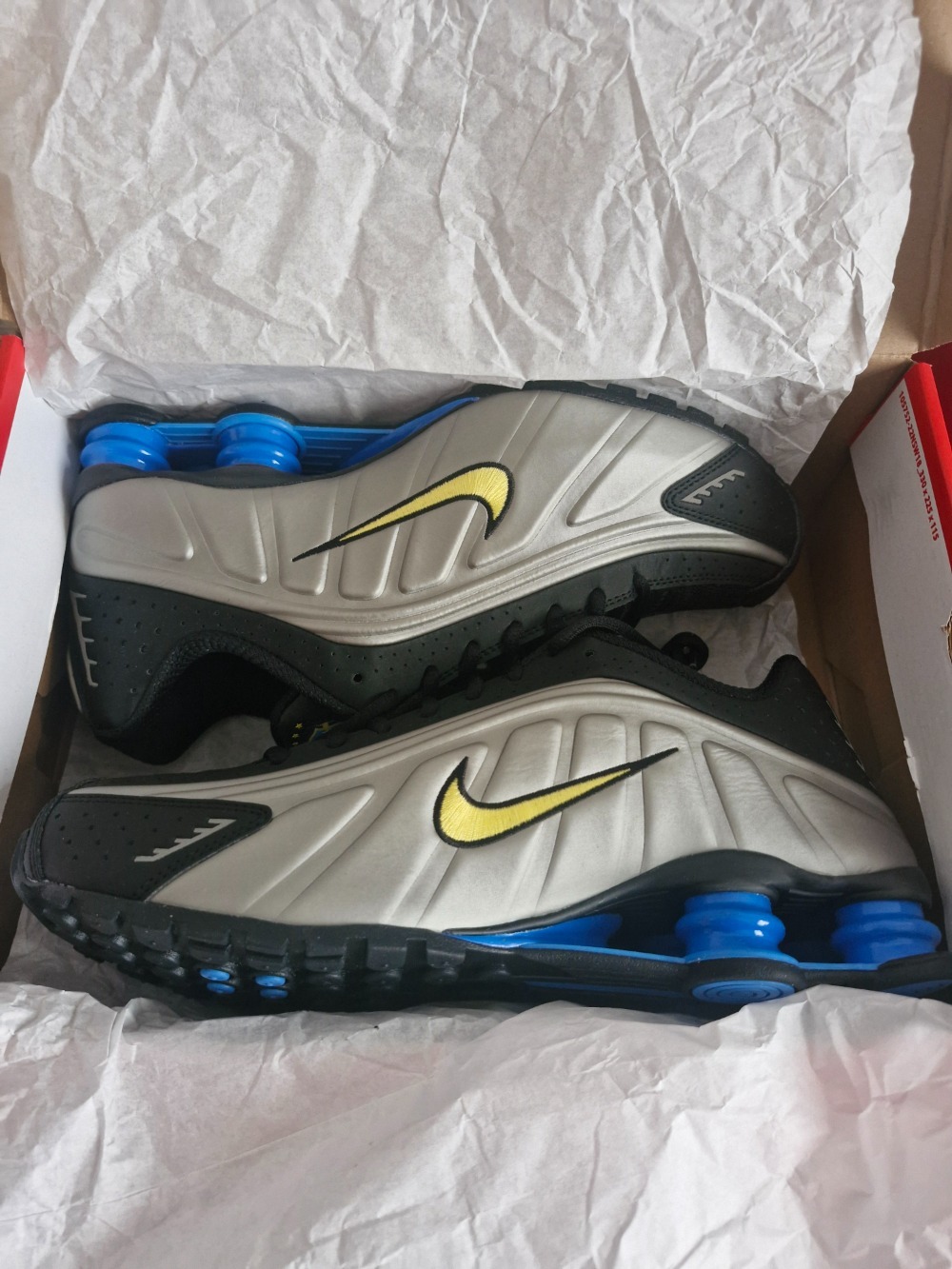 Nike Shox R4 Brazil (Kit Seleção 2026) — 40, Novo