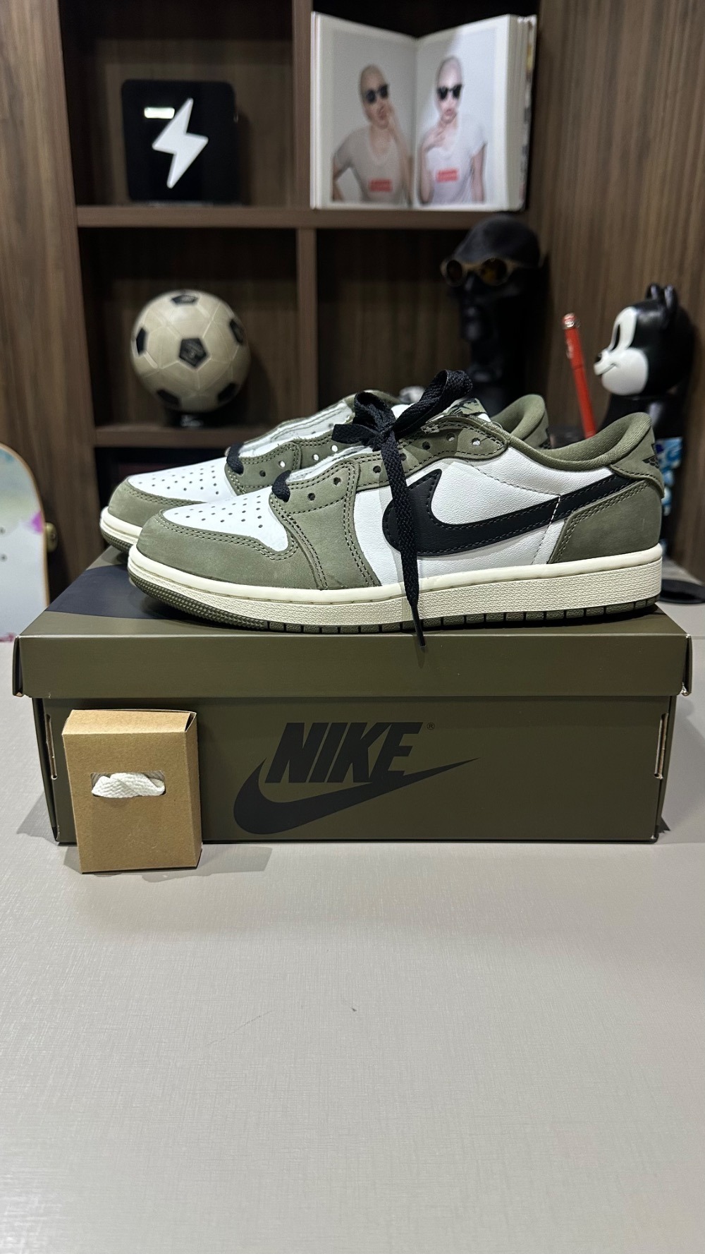 Air Jordan 1 Low OG Medium Olive — 37, Novo