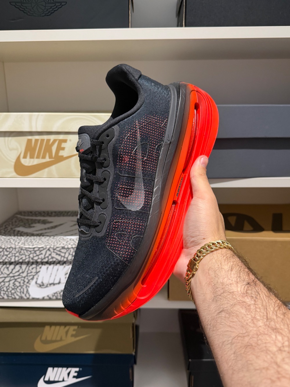 Nike Vomero Premium Black Bright Crimson — 41, Novo