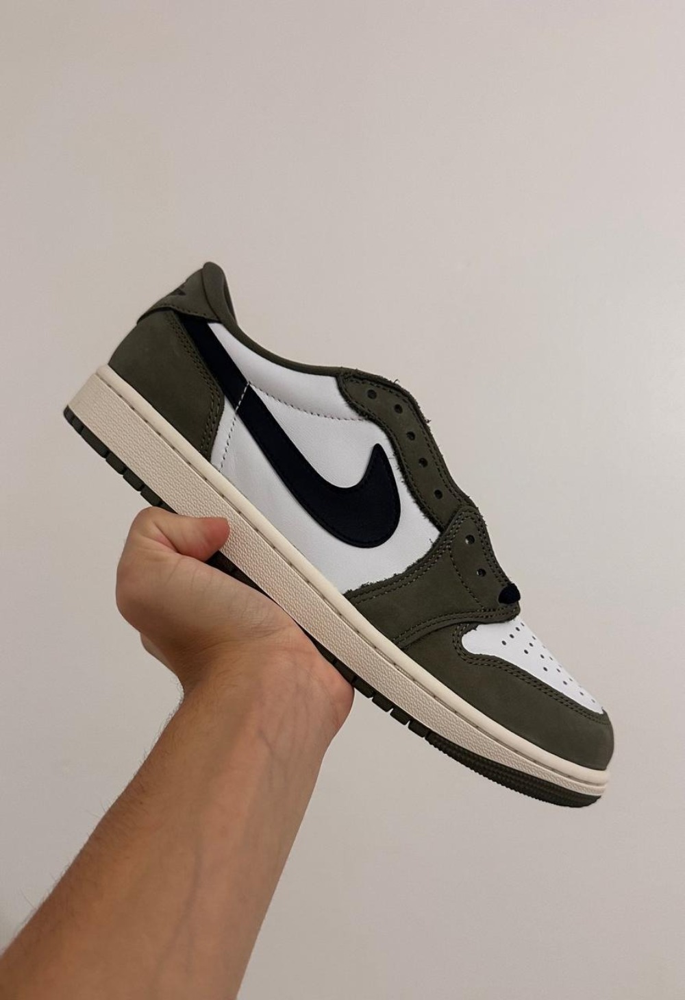 Air Jordan 1 Low OG Medium Olive — 39, Novo
